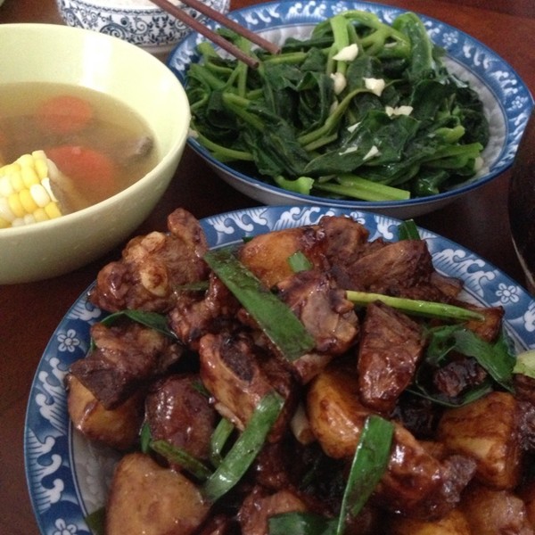 爱做好的v土豆辣妈是好营养师做的酱烧土豆肉汤如何下厨排骨白酸菜图片