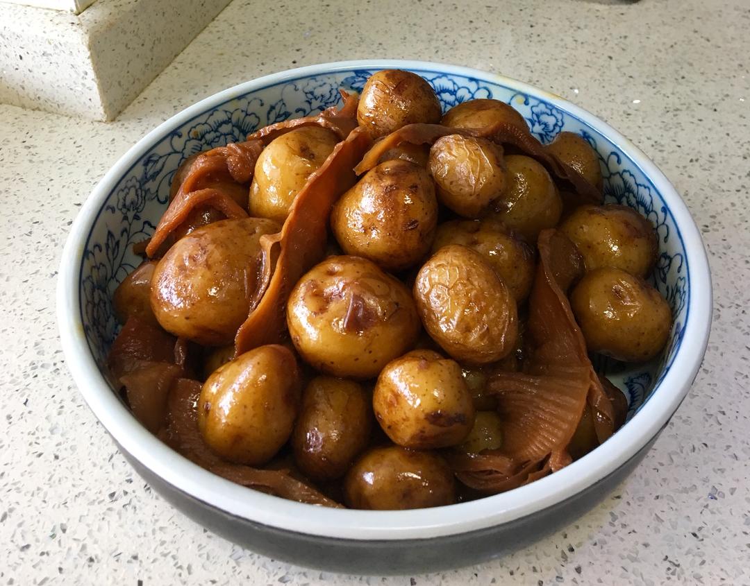 笋干焅土豆的做法 步骤4