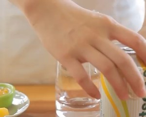 瓷肌美白の水果姜茶的做法 步骤2