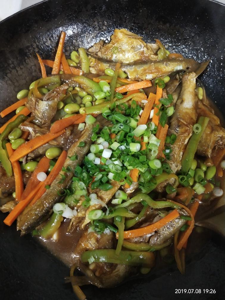 红烧杂鱼毛豆