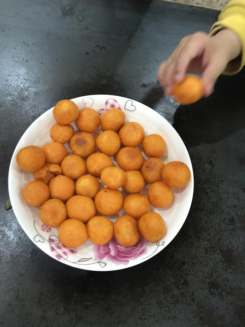 想想小北做的炸红薯丸子