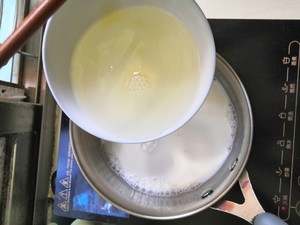 荔枝牛奶冻(消耗食材)的做法 步骤6