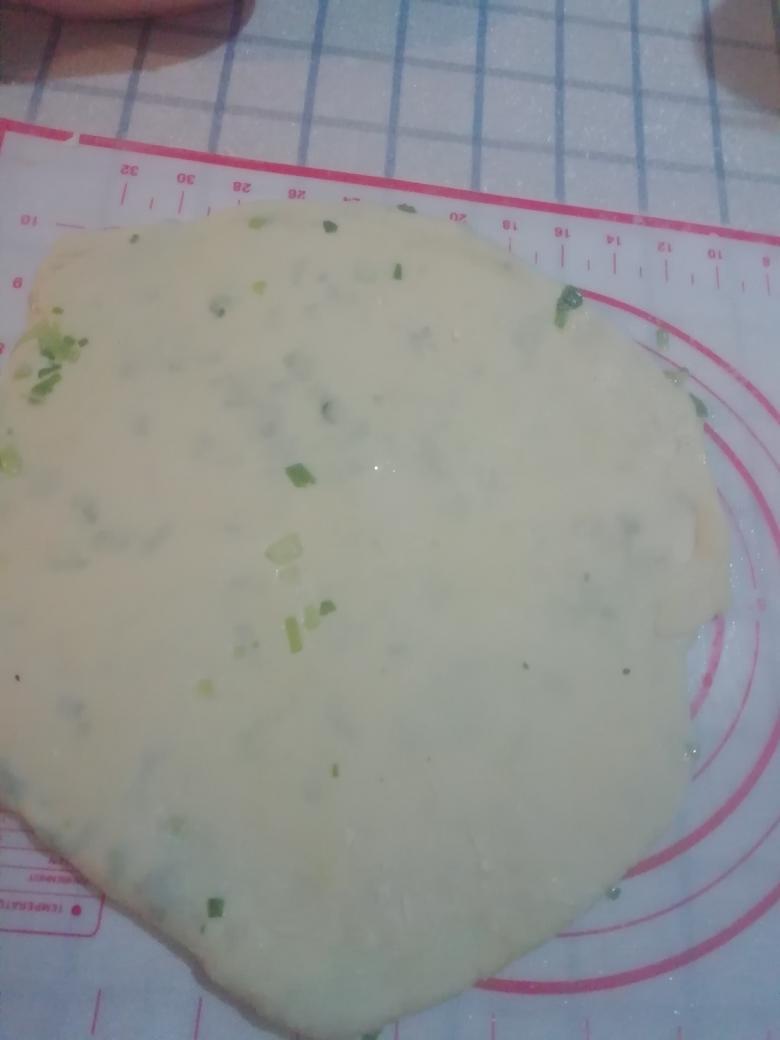 薄如蝉翼的葱油饼的做法 步骤7
