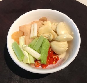 【温馨煮艺】泡菜鱼片(汤菜)的做法 步骤2