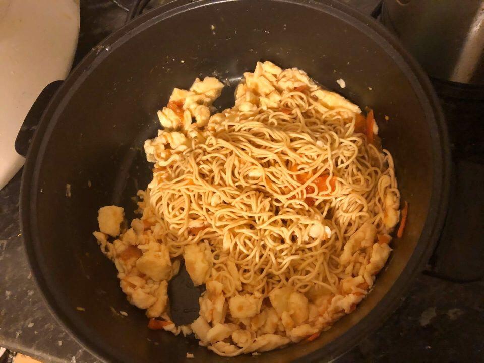 番茄炒鸡蛋面(电煮锅的做法 步骤3