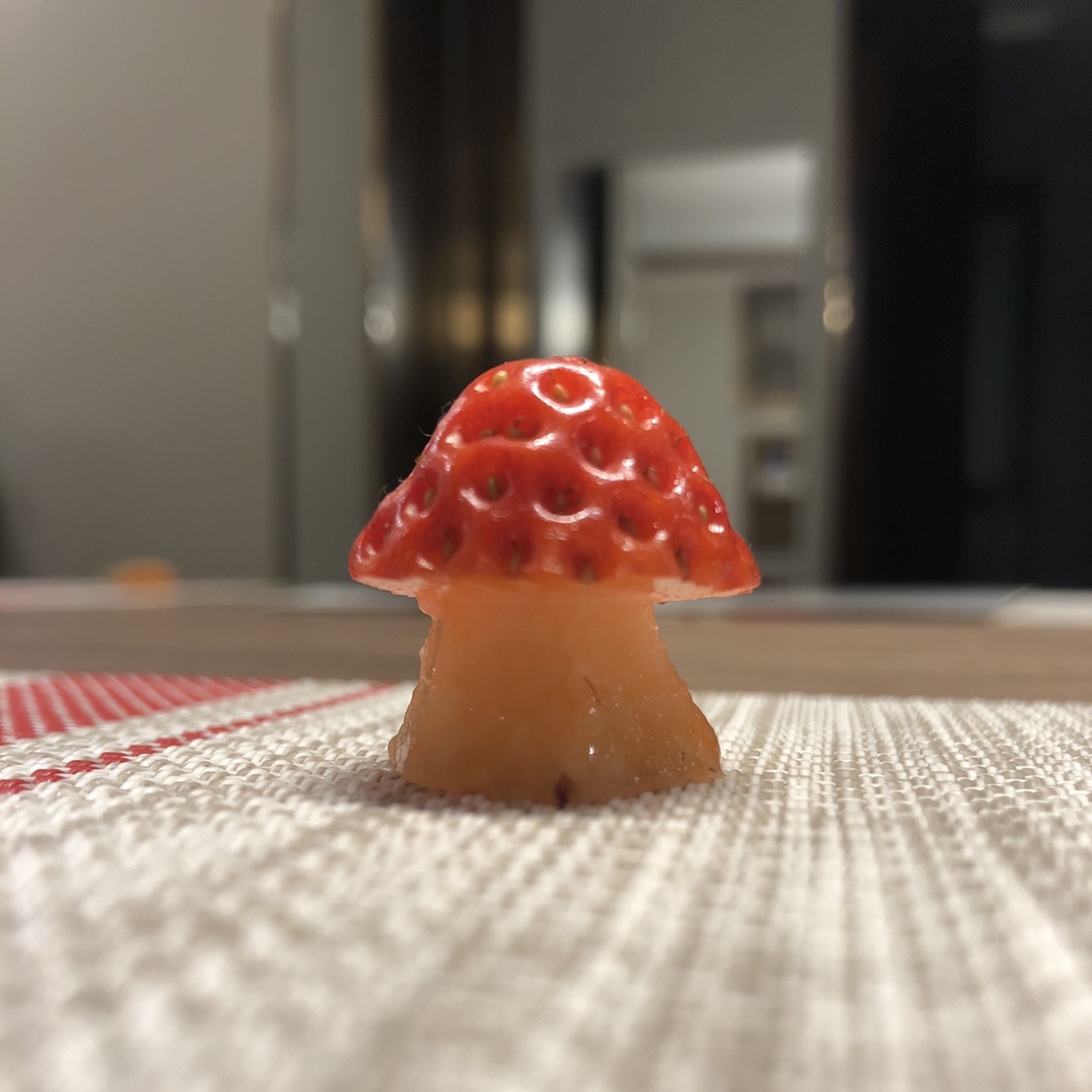 草莓蘑菇