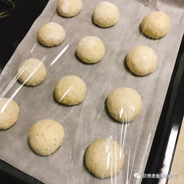 【奇亚籽黑麦包 | 爱上低糖低油的杂粮包的做法步骤图】贝壳烘焙-制作