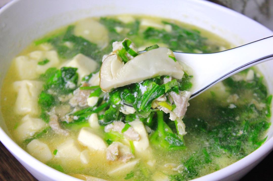 荠菜肉丝蘑菇豆腐羹