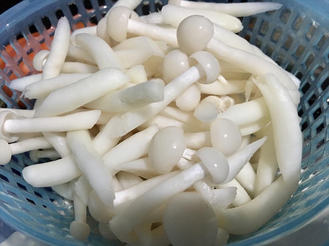 滑嫩鲜甜的猪肉白玉菇