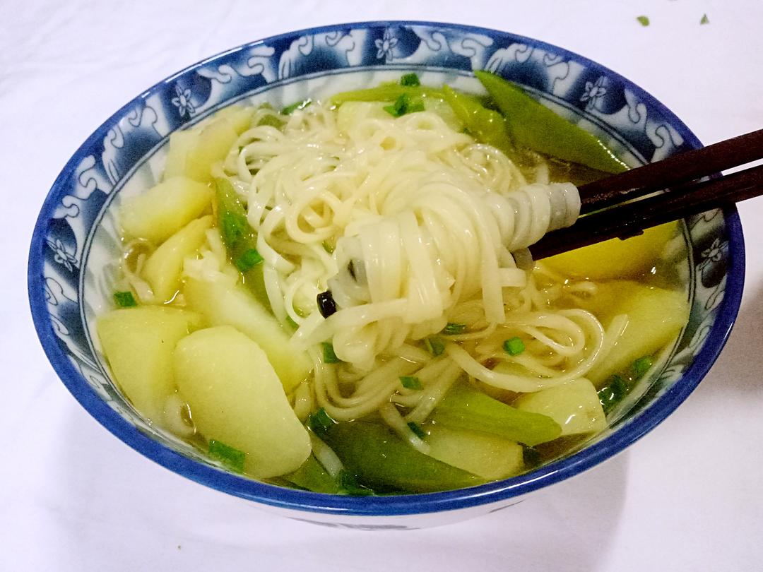 家常土豆面