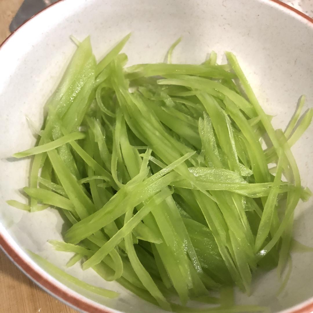 凉拌莴笋的做法 步骤1