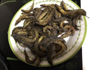 爆炒小泥鳅的做法 步骤4