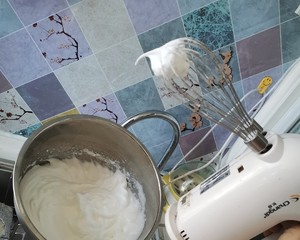 戚风蛋糕的做法 步骤10