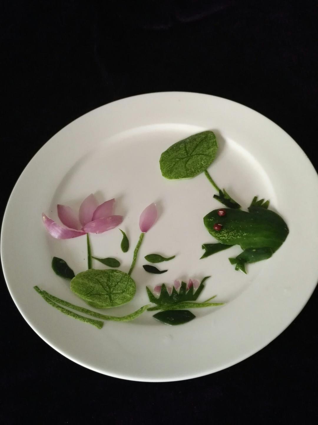 茜茜私厨房做的创意黄瓜盘饰摆盘拼盘(有小裙子)