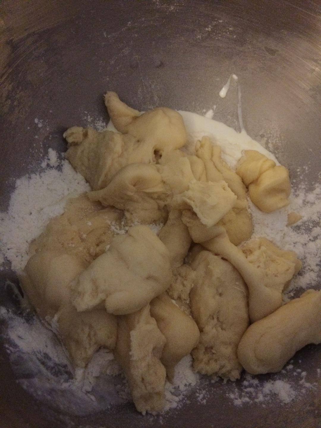 【奶酪餐包的做法步骤图，奶酪餐包怎么做好吃】Karl-MuQi-制作