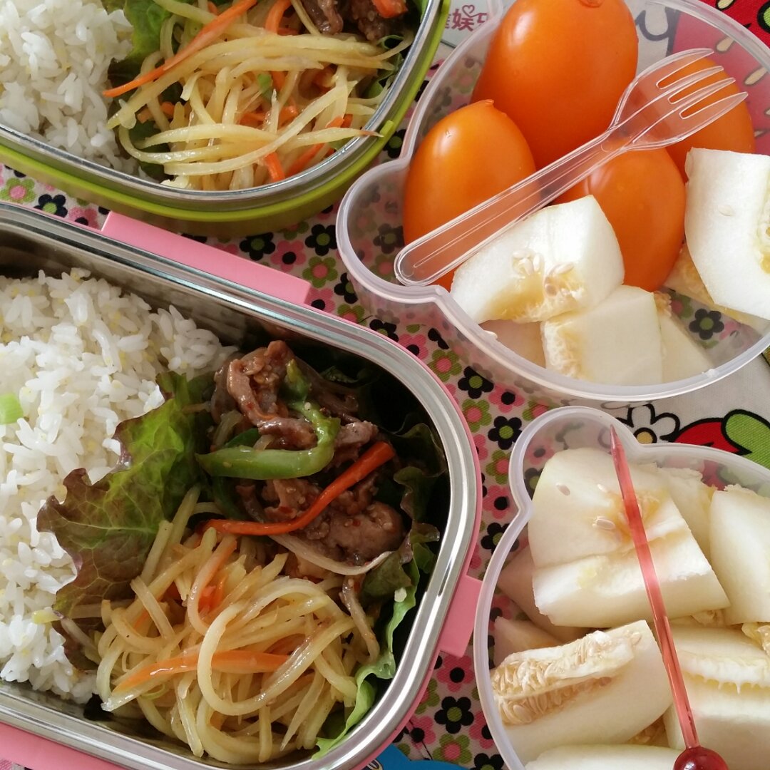 李玉花s做的孩子们的午餐便当