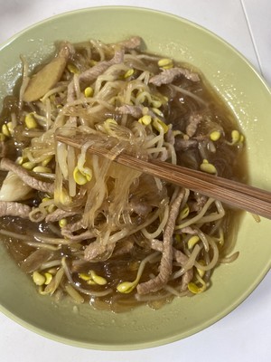 黄豆芽炖粉条的做法 步骤12