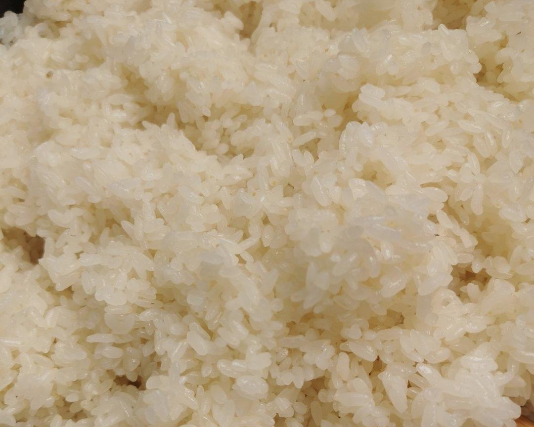木桶蒸糯米饭
