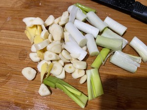 青花椒炒虾仁(江津九叶青)的做法 步骤4