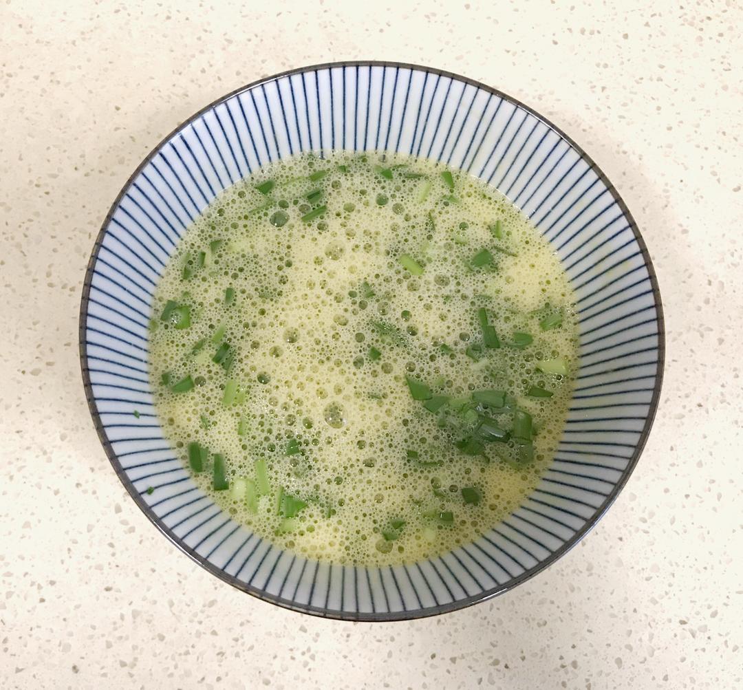 银鱼韭菜鸡蛋饼