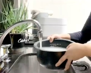 懒人腊肉煲仔饭的做法 步骤1