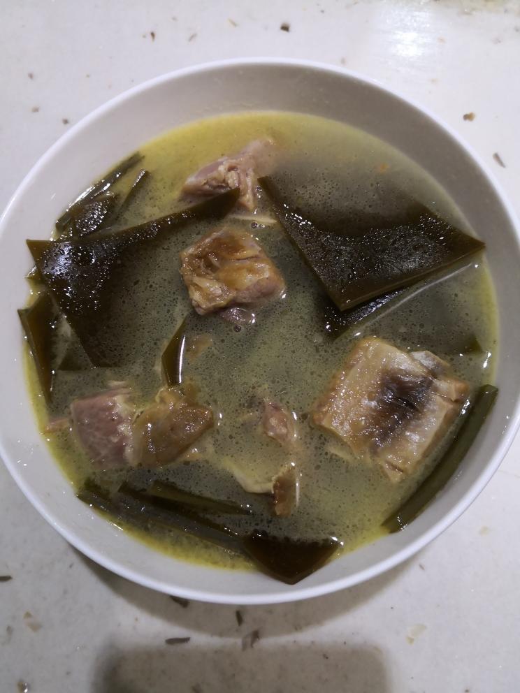 腊排骨海带汤的做法