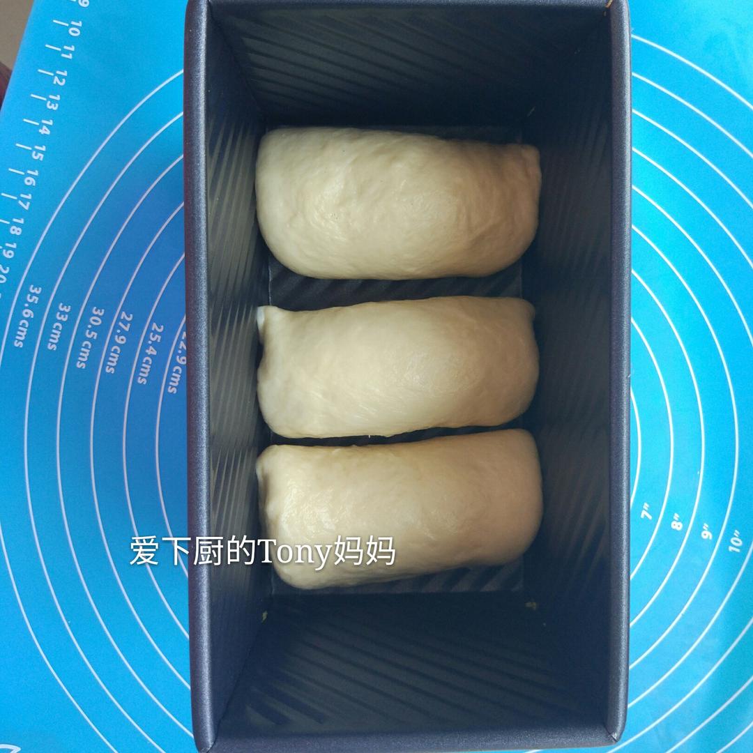 【酸奶吐司面包的做法步骤图，怎么做好吃】Ms菜花花-制作