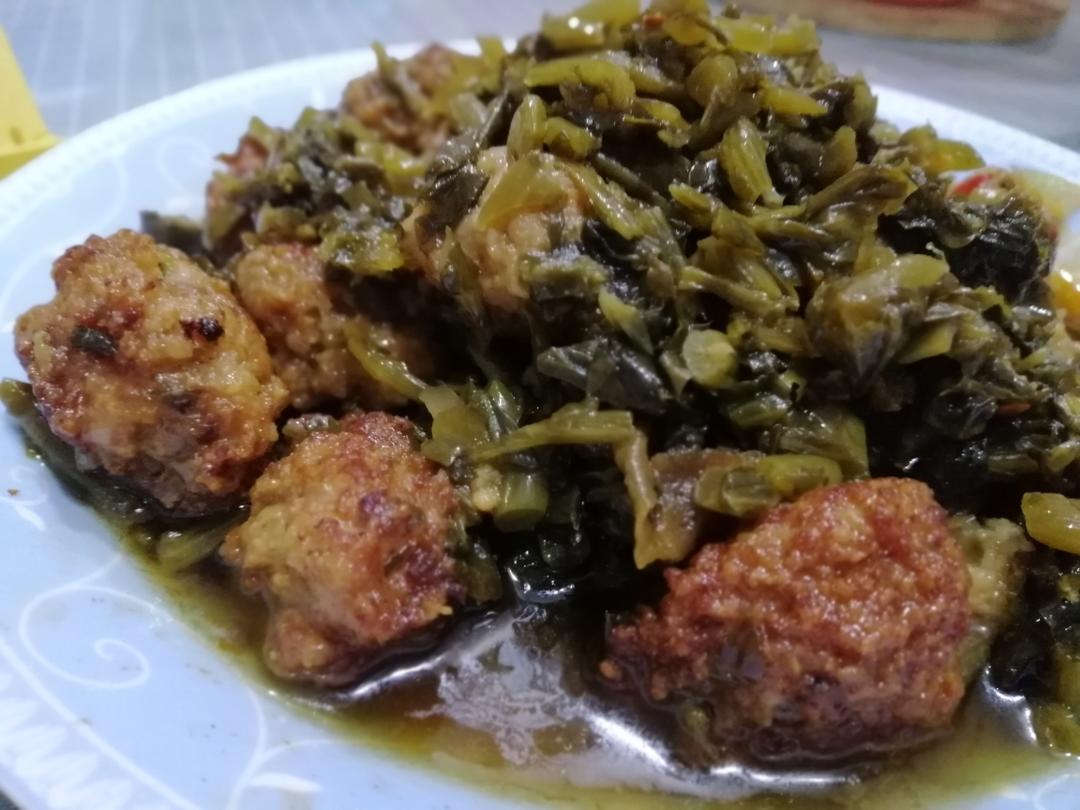 咸菜焖肉圆