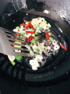 超级下饭的油豆泡烧肉的做法 步骤3