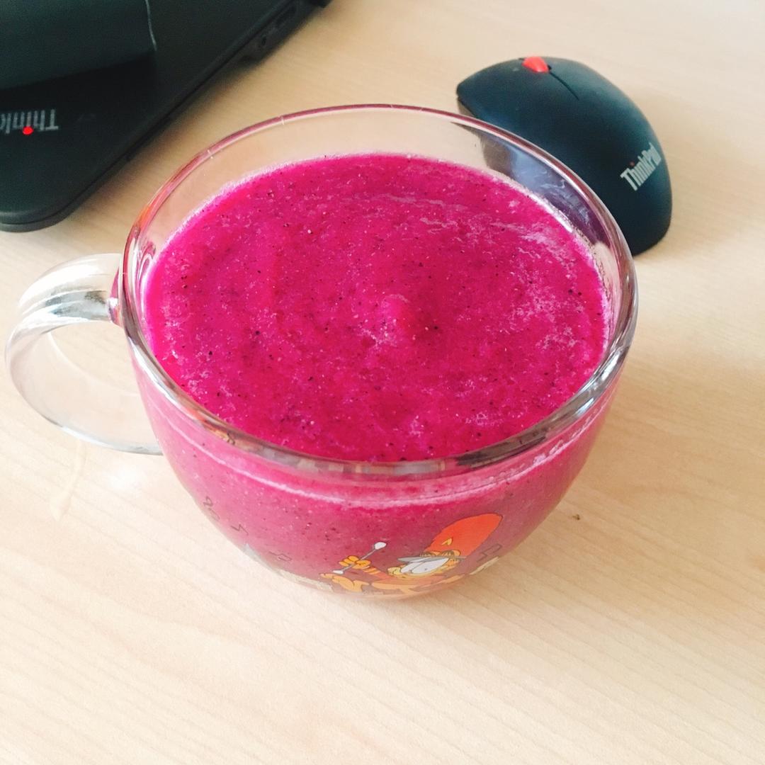 饭醉枕做的一整个火龙果养颜果蔬汁