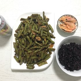 小主和老同志的美食签到册