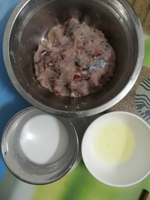 自制手打鱼丸的做法 步骤2