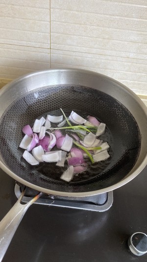 蒜蓉十三香+清蒸小龙虾的做法 步骤2