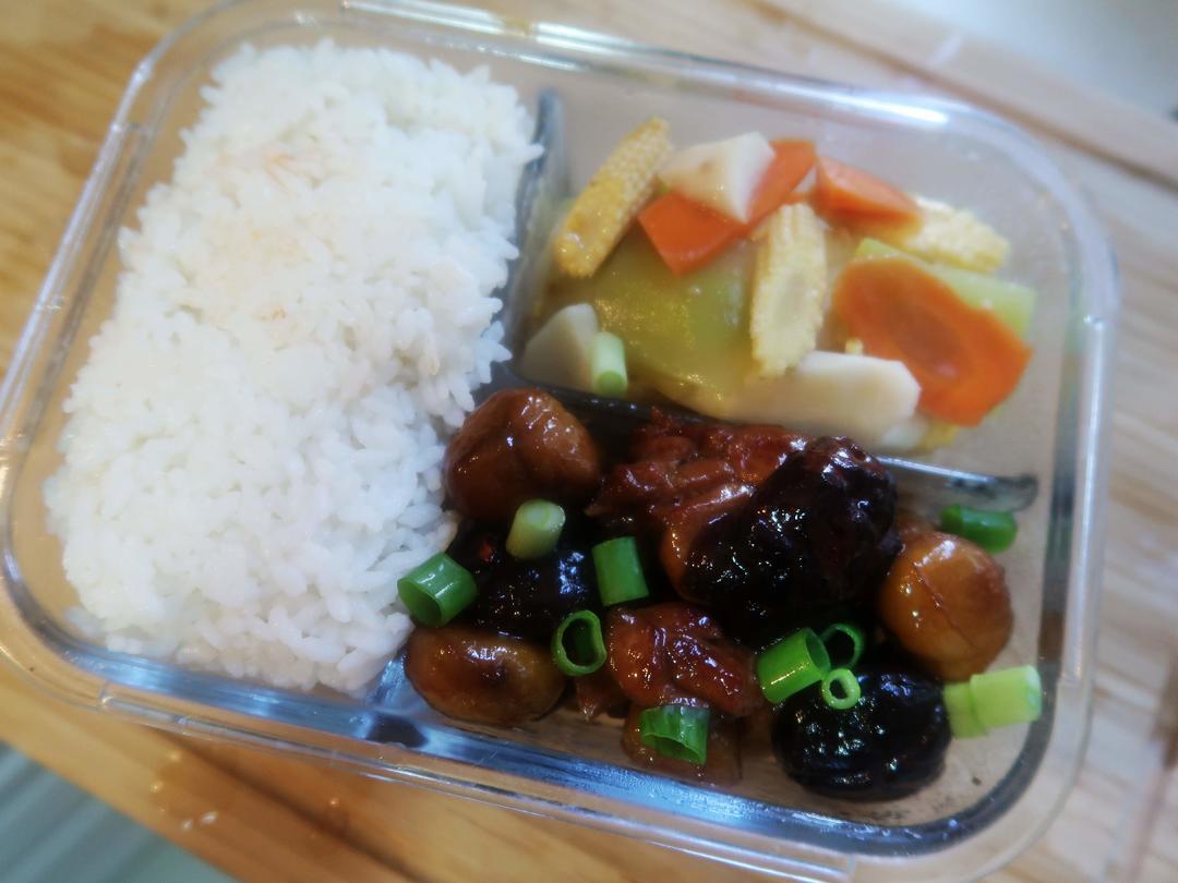 快手午餐便当饭盒——板栗烧鸡和炒时蔬
