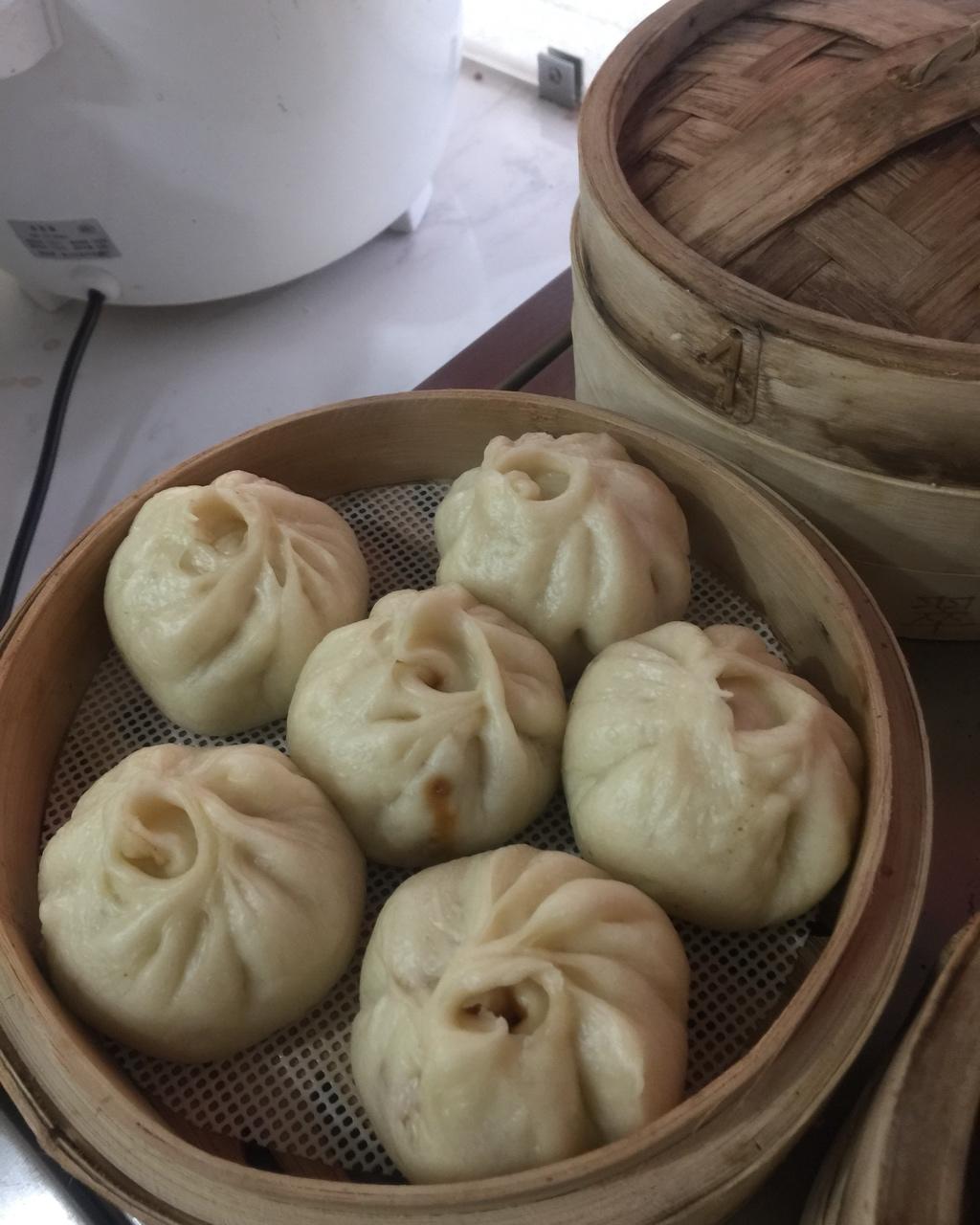 小吃货00-1做的美味小笼包