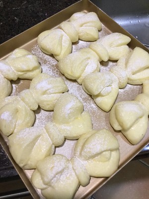 蝴蝶结小餐包的做法 步骤14