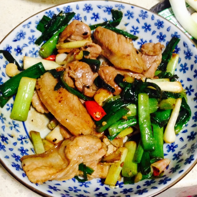 呜悠做的蒜苗小炒肉