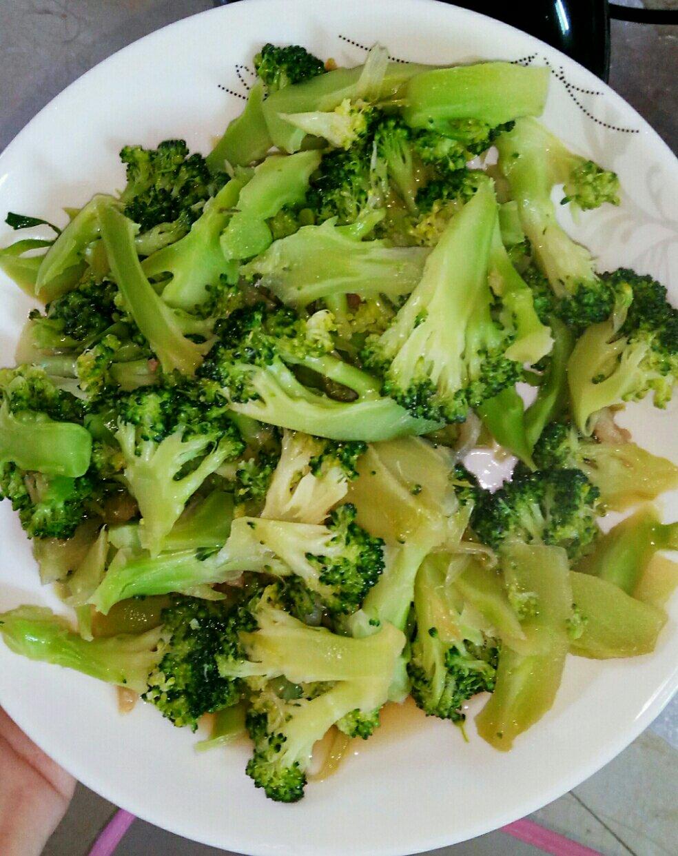 小猪仔麻麻做的清炒西兰花