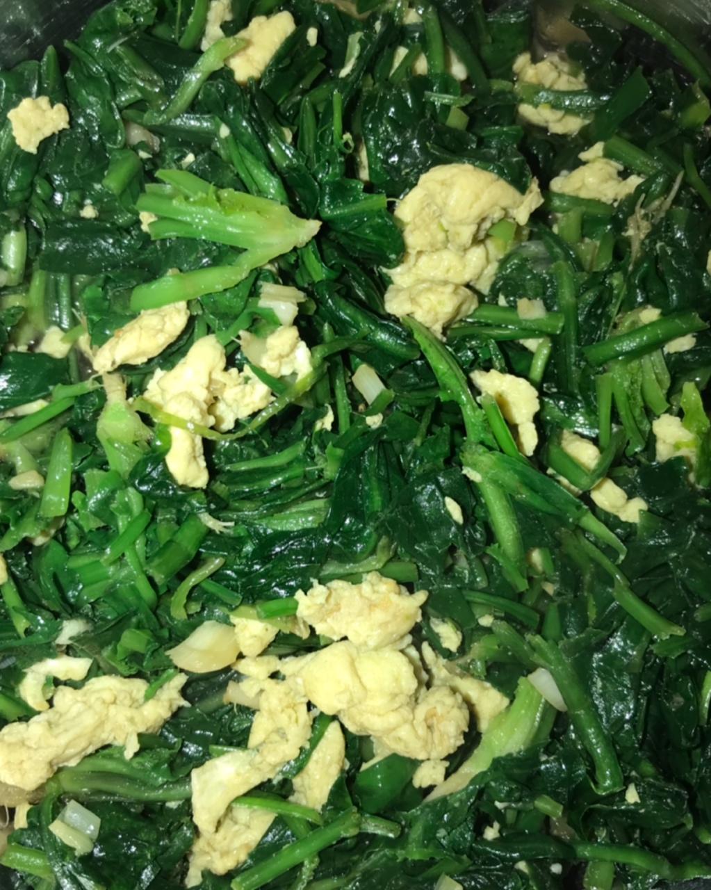 流小浪阿做的荠菜炒鸡蛋