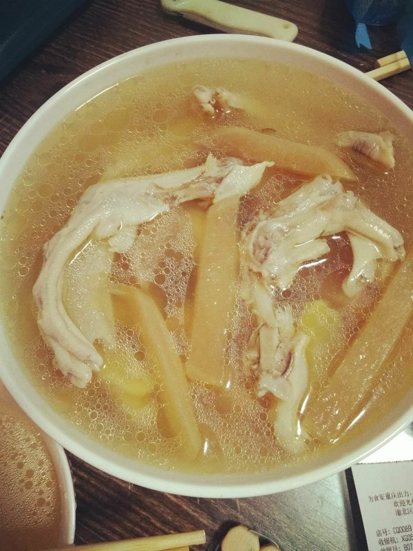 卡夕洛做的酸萝卜鸭掌汤火腿肠炒土栗子图片
