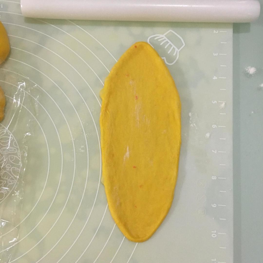 【胡萝卜面包的做法步骤图，胡萝卜面包怎么做好吃】素心静月-制作