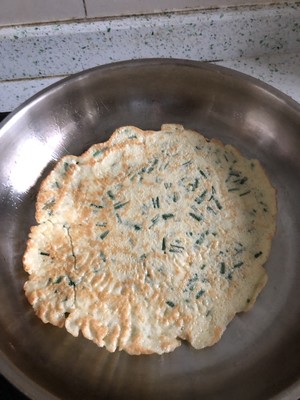 超简单的早餐 韭菜鸡蛋饼的做法 步骤8