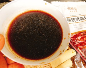鳗鱼豆腐片金针菇的做法 步骤3