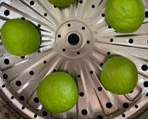 比菠菜更翠绿美丽的斑斓馒头的做法 步骤7