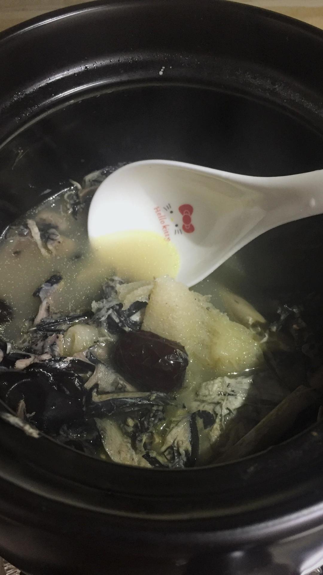 清炖乌鸡汤