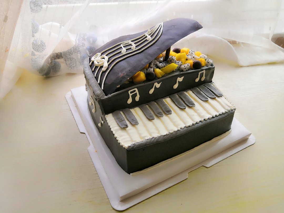 有范甜品_欢颜做的钢琴蛋糕 异形蛋糕