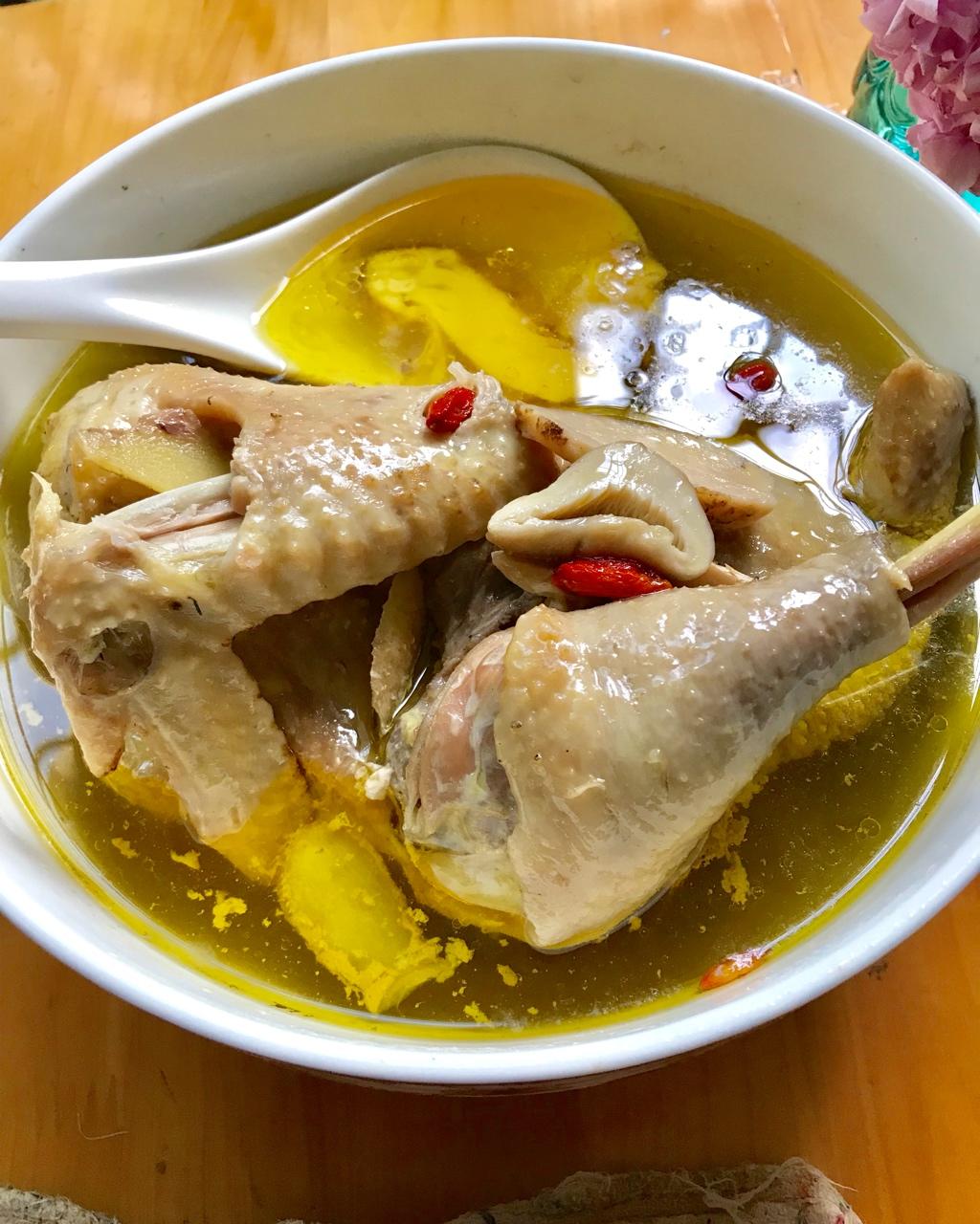 随水成尘做的鲜松茸土鸡汤