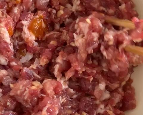 咸蛋黄猪肉灌肠的做法 步骤2
