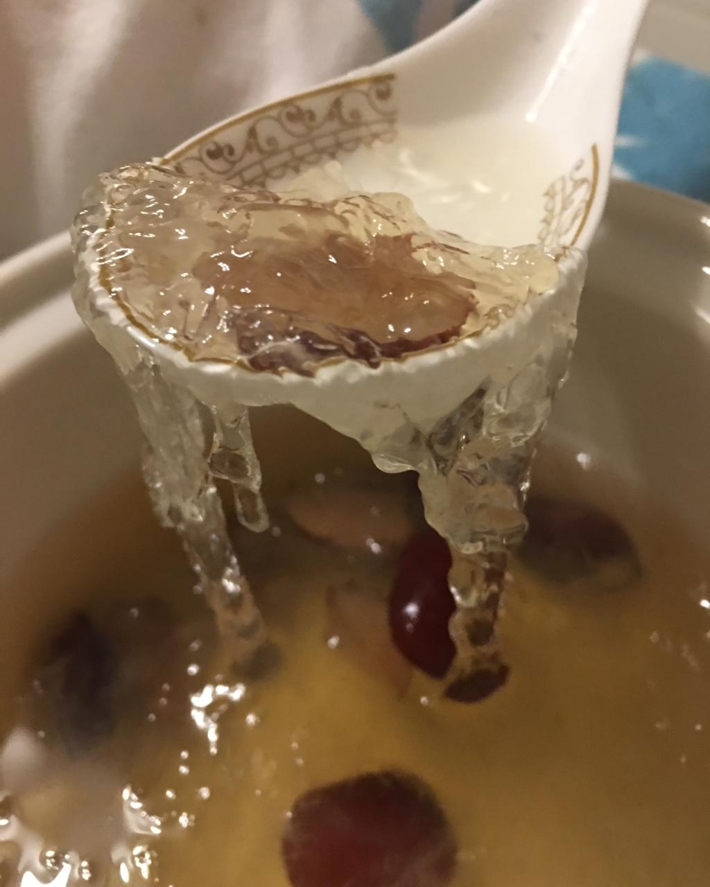 下厨房滴小莫莫做的冰糖红枣炖燕窝