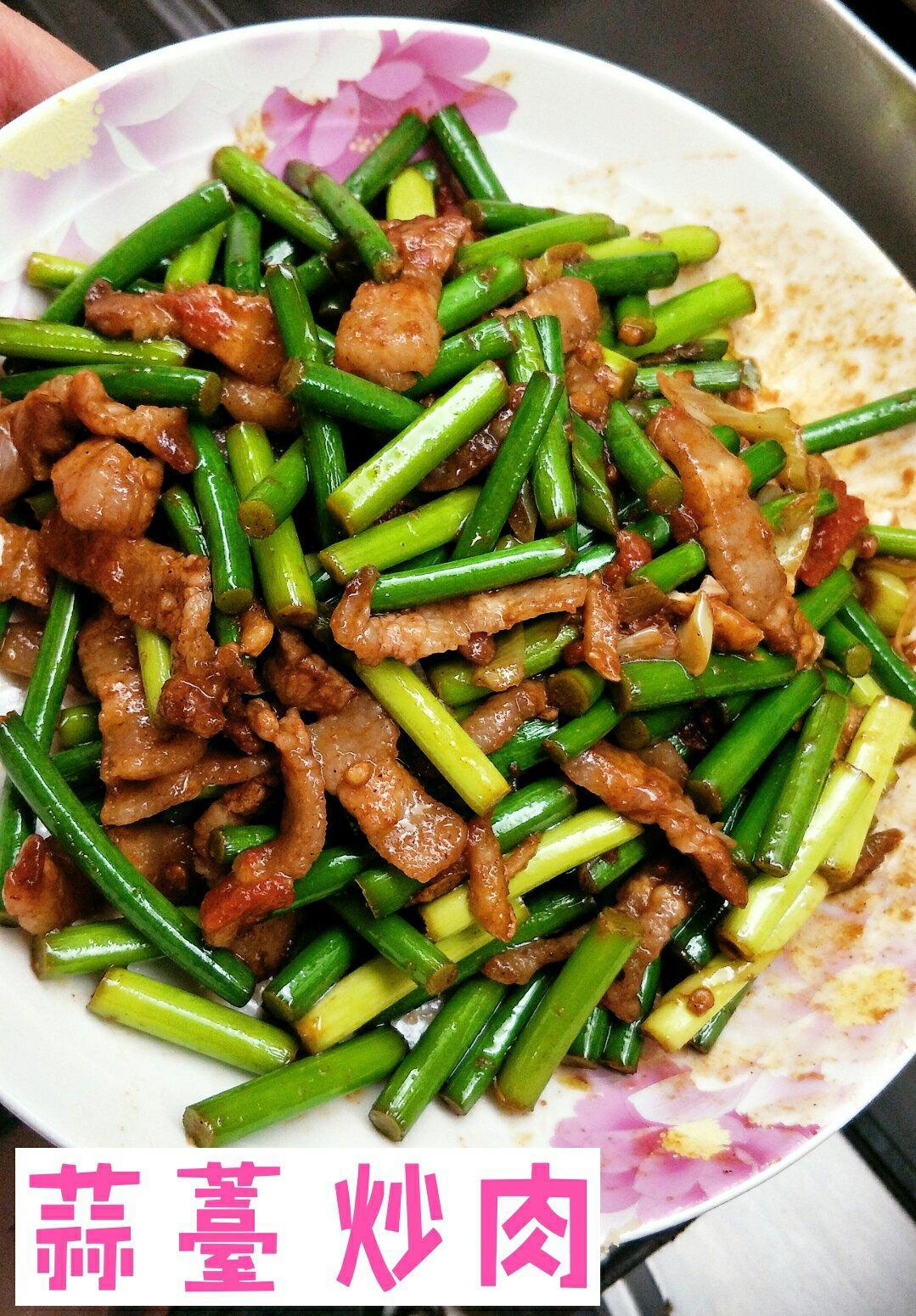 甜美小辣妈做的蒜薹炒肉